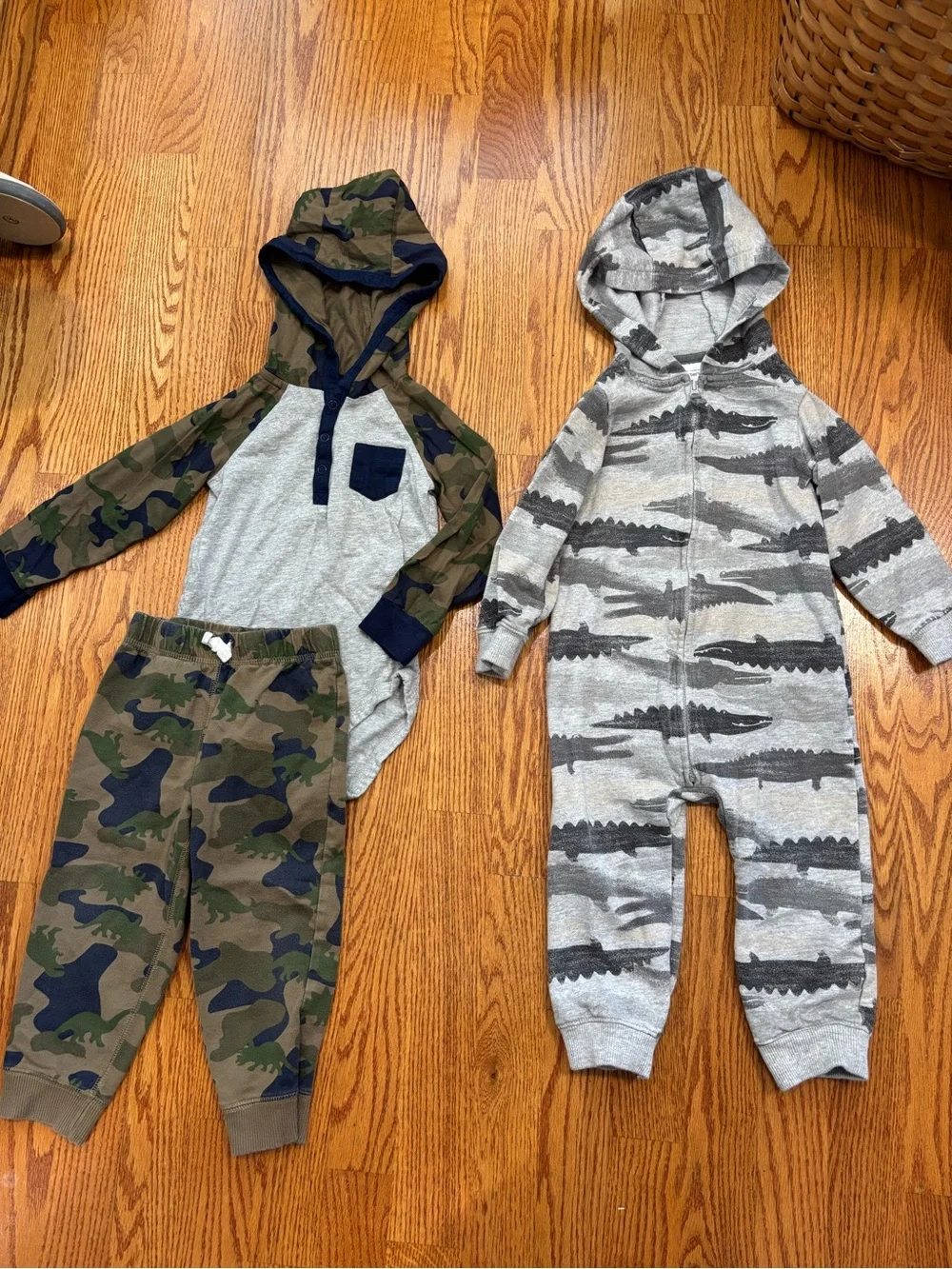 Carters 24 months outfits baby boy crocodile camo print long sleeve hood
